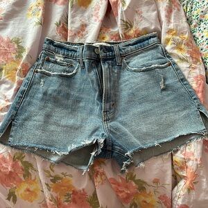 Abercrombie High rise mom short